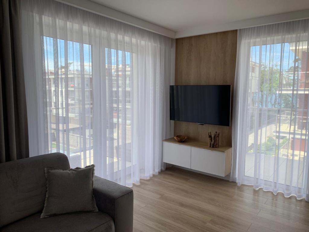 Apartament Nadmorski Z Basenem Klifowa Ревал Екстериор снимка