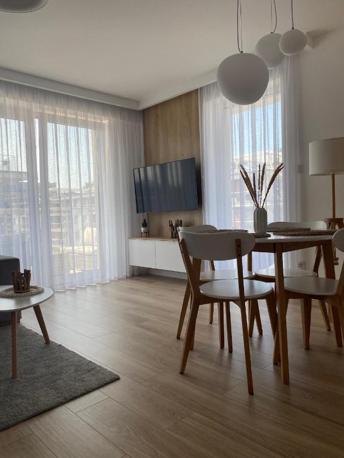 Apartament Nadmorski Z Basenem Klifowa Ревал Екстериор снимка