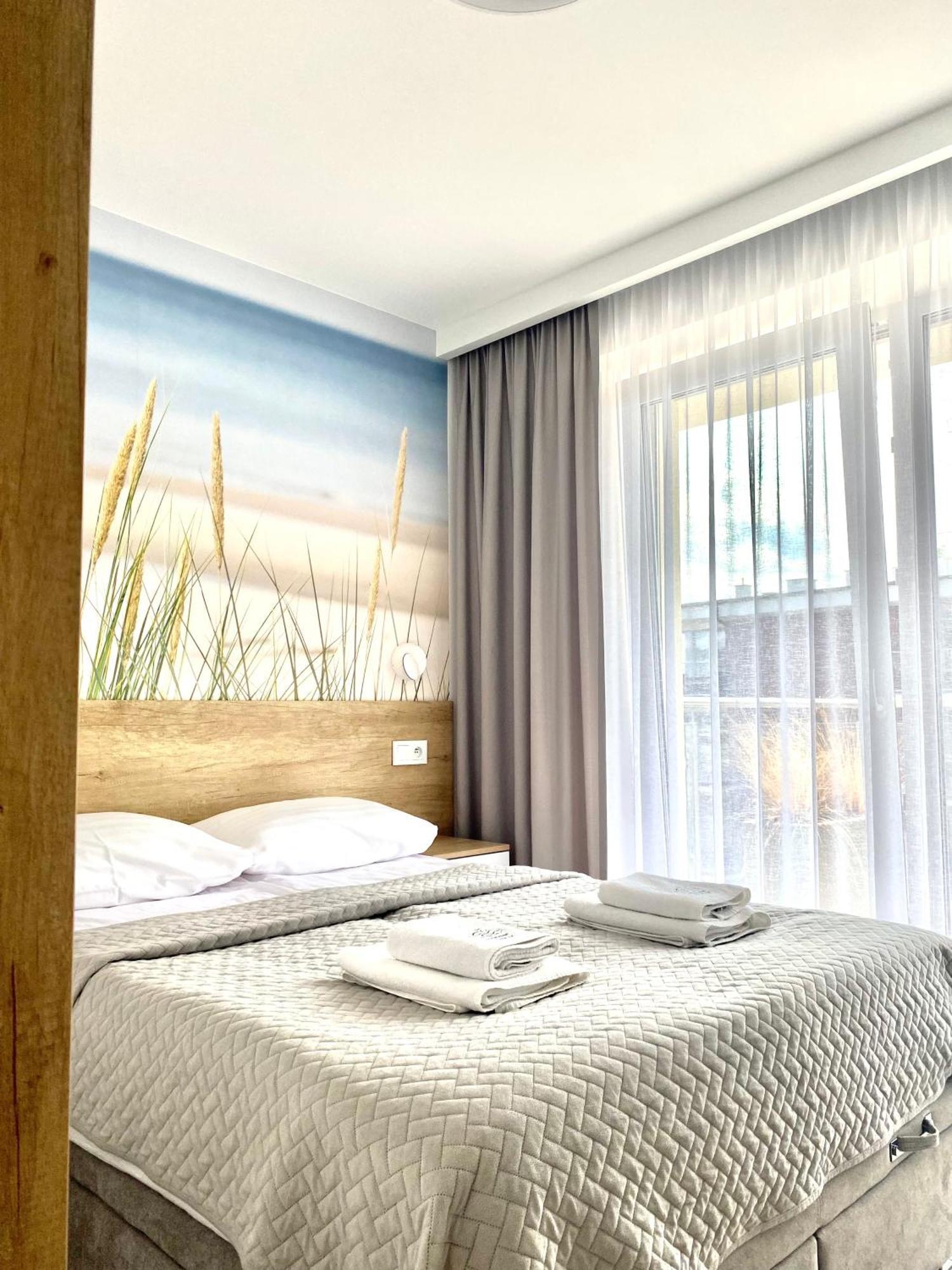 Apartament Nadmorski Z Basenem Klifowa Ревал Екстериор снимка